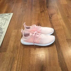 Adidas blush colored tennis shoes